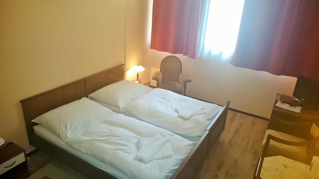 Hotel Konferencia Győr Eksteriør bilde
