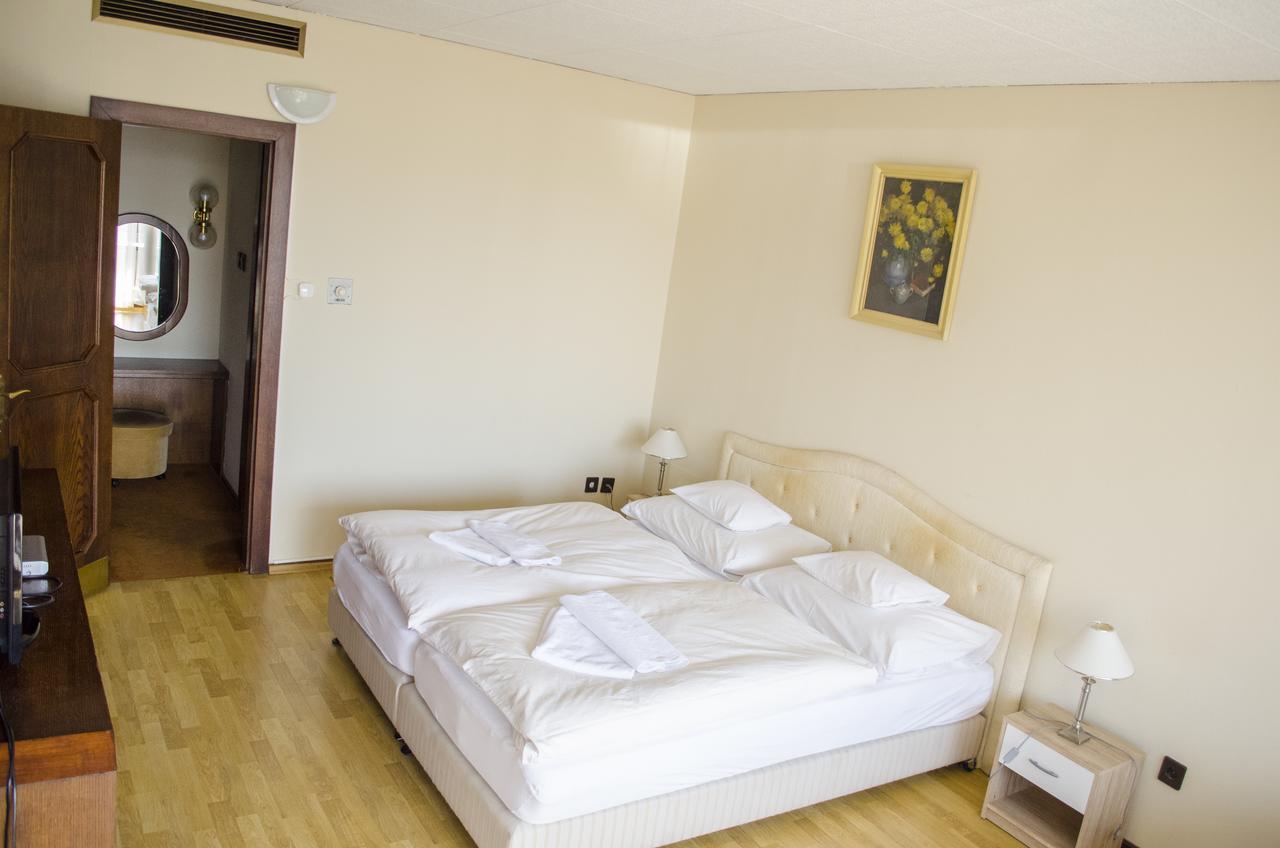 Hotel Konferencia Győr Eksteriør bilde
