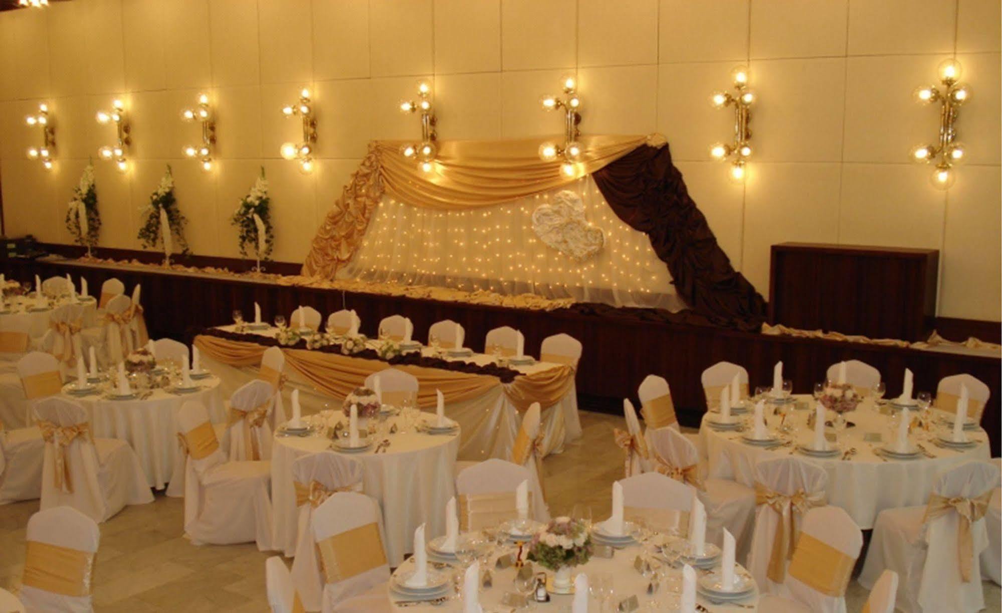 Hotel Konferencia Győr Eksteriør bilde