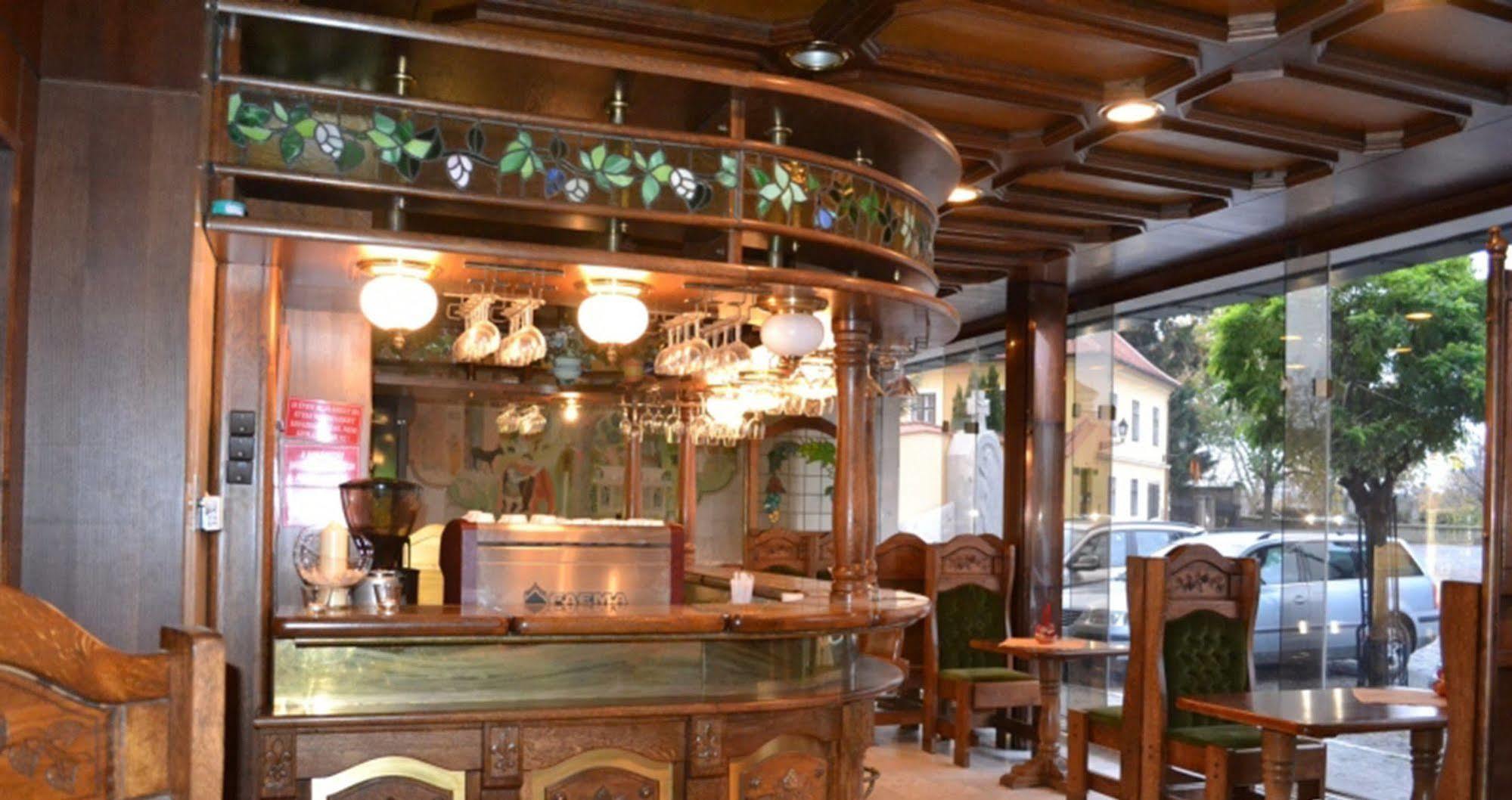 Hotel Konferencia Győr Eksteriør bilde