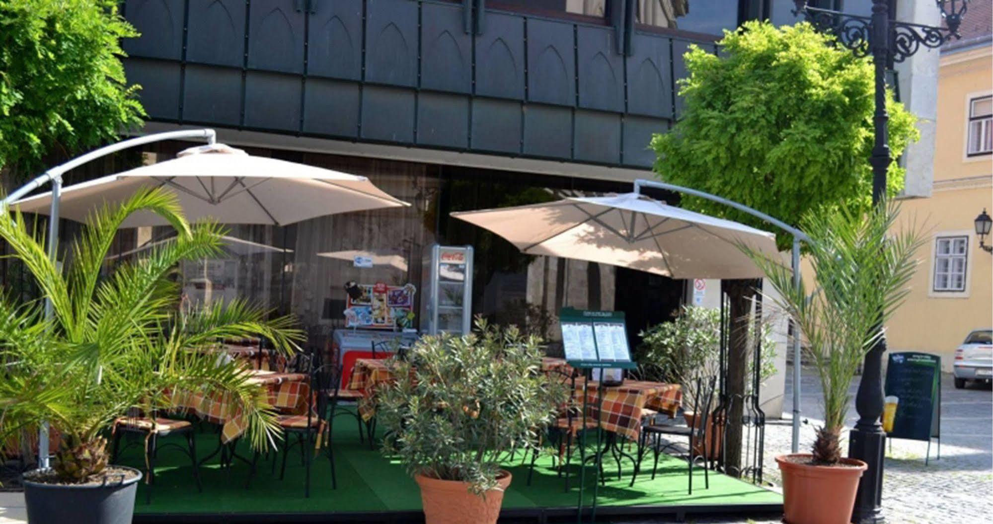 Hotel Konferencia Győr Eksteriør bilde